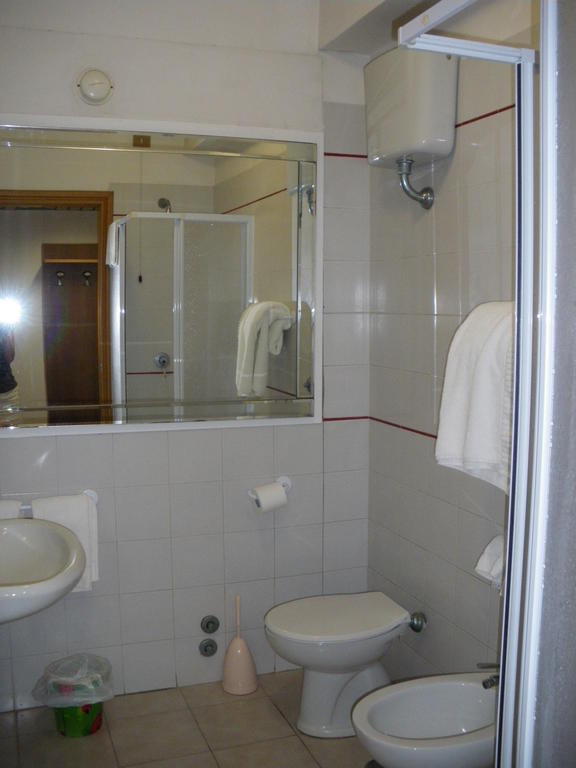 Hotel Neptunus Nettuno Værelse billede
